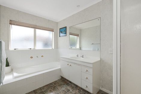 Photo of property in 16 Sandhurst Drive, Papamoa Beach, Papamoa, 3118