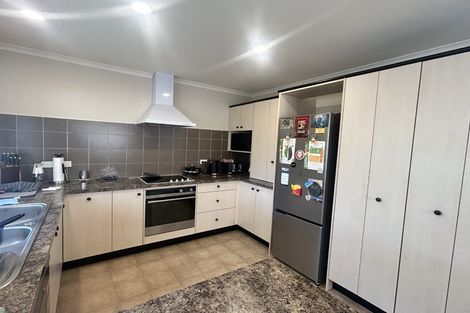 Photo of property in 9a Gandalf Crescent, Paraparaumu, 5032