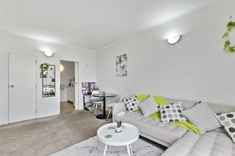 Photo of property in Hobson Court Flats, 58/70 Hobson Street, Thorndon, Wellington, 6011