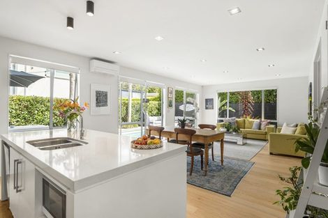 Photo of property in 15 Waitemata Road, Hauraki, Auckland, 0622