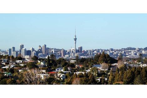 Photo of property in 7b Monarch Avenue, Hillcrest, Auckland, 0627