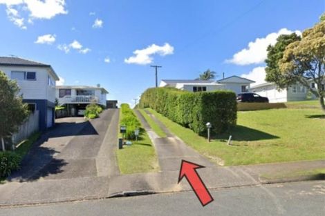 Photo of property in 11/19 Roberts Road, Glenfield, Auckland, 0629