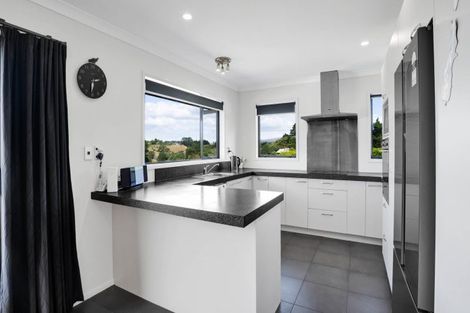 Photo of property in 90 Ridgewood Drive, Ridgewood, New Plymouth, 4371