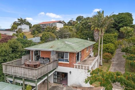 Photo of property in 79 Buscomb Avenue, Henderson, Auckland, 0610