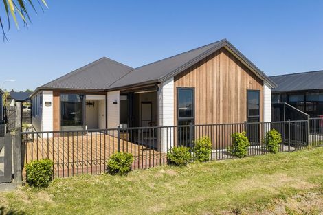 Photo of property in 27 Tangaroa Place, Poike, Tauranga, 3112