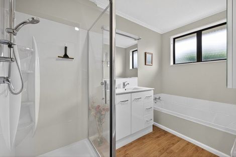 Photo of property in 2/58a Daniels Road, Redwood, Christchurch, 8051