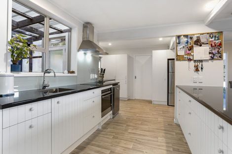 Photo of property in 903 West Coast Road, Waiatarua, Auckland, 0604