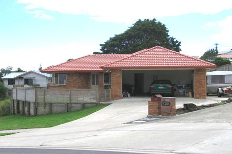 Photo of property in 13 Oratia Drive, Glen Eden, Auckland, 0602
