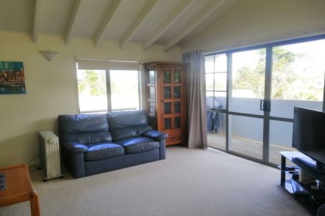 Photo of property in 2/33 Wolsley Avenue, Milford, Auckland, 0620