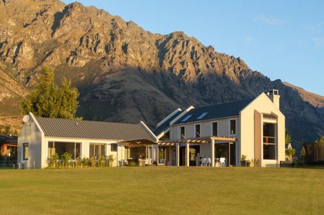Photo of property in 5 Scenic Drive, Drift Bay, Queenstown, 9371