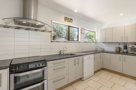 Photo of property in 16 Weggery Drive, Waikanae Beach, Waikanae, 5036