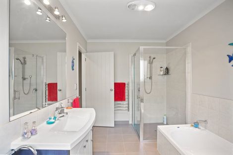 Photo of property in 2 Mccall Avenue, Pauanui, Hikuai, 3579