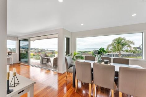 Photo of property in 6 Paisley Street, Mellons Bay, Auckland, 2014