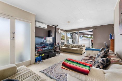 Photo of property in 97 Vodanovich Road, Te Atatu South, Auckland, 0610