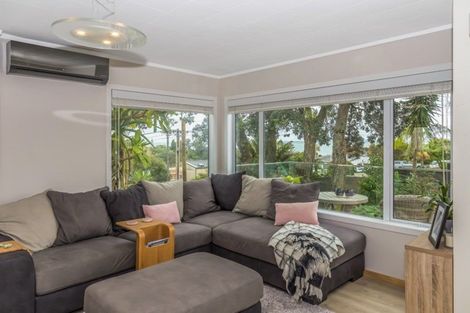 Photo of property in 2/42 Beach Road, Castor Bay, Auckland, 0620