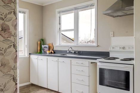 Photo of property in 10 Stoke Place, Awapuni, Palmerston North, 4412