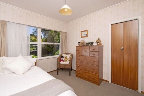 Photo of property in 16 Ellesmere Crescent, Pakuranga Heights, Auckland, 2010