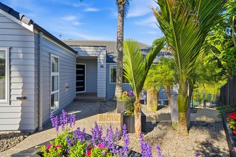 Photo of property in 14 Landing Drive, Albany, Auckland, 0632