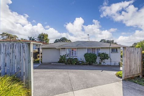 Photo of property in 399 Wairau Road, Totara Vale, Auckland, 0629