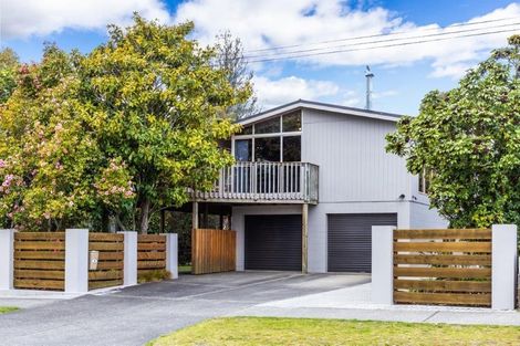 Photo of property in 6 Frederick Street, Two Mile Bay, Taupo, 3330