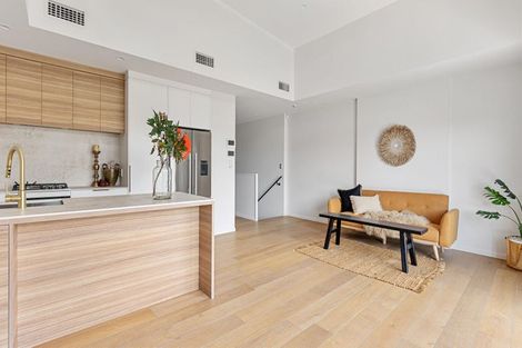 Photo of property in 8/2 Stewart Street, Raglan, 3225