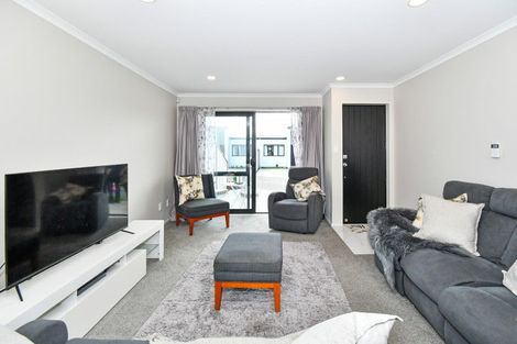 Photo of property in 27a Poruru Close, Papakura, 2110