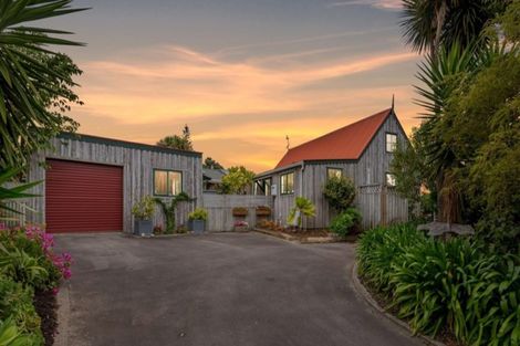 Photo of property in 18 Campion Road, Waikanae Beach, Waikanae, 5036