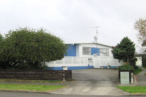 Photo of property in 16 Sylvan Avenue, Waikanae, 5036