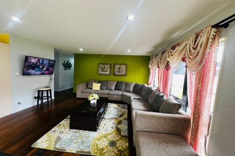 Photo of property in 2 Claywest Place, Glen Eden, Auckland, 0602