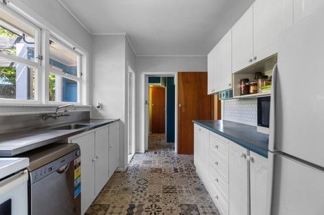 Photo of property in 142 Welcome Bay Road, Welcome Bay, Tauranga, 3112