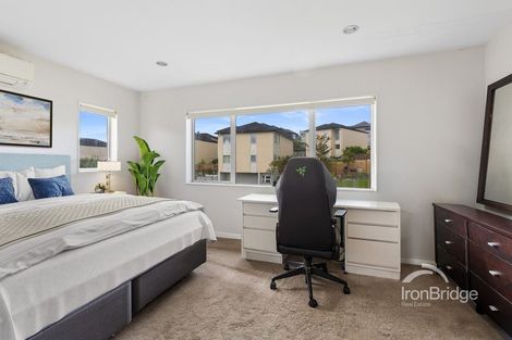 Photo of property in 12 Sohlue Place, Oteha, Auckland, 0632