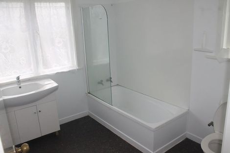 Photo of property in 19a Newington Road, Henderson, Auckland, 0612