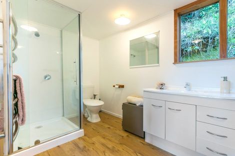 Photo of property in 215 Queen Charlotte Drive, Havelock, Picton, 7281