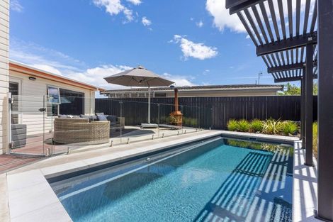 Photo of property in 1 Frances Street, Waikanae Beach, Waikanae, 5036