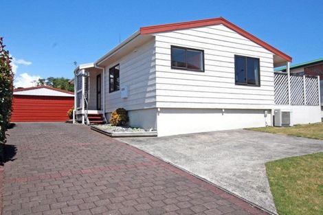 Photo of property in 32 Poplar Grove, Whalers Gate, New Plymouth, 4310