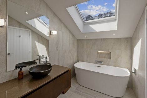 Photo of property in 14 Kerrera Lane, Jacks Point, Queenstown, 9371