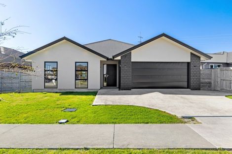 Photo of property in 42 Sardinia Grove, Fitzherbert, Palmerston North, 4410