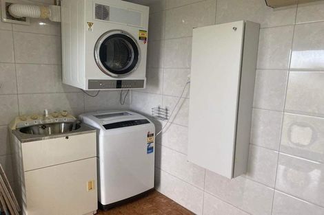 Photo of property in 13 Hueglow Rise, West Harbour, Auckland, 0618