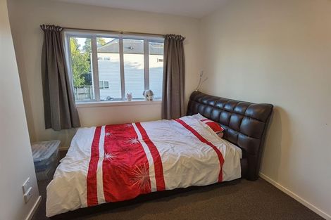 Photo of property in 3/30 John Jennings Drive, Oteha, Auckland, 0632