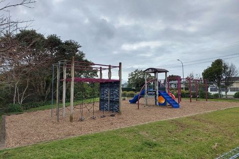 Photo of property in 2 Onslow Place, Merrilands, New Plymouth, 4312