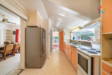 Photo of property in 32 Waitohu Road, York Bay, Lower Hutt, 5013