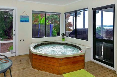 Photo of property in 142 Vipond Road, Stanmore Bay, Whangaparaoa, 0932