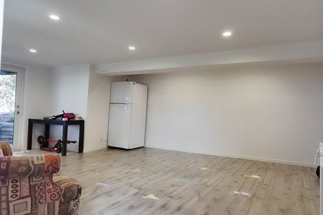 Photo of property in 77 Beechdale Crescent, Pakuranga Heights, Auckland, 2010