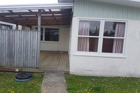 Photo of property in 6 Hollows Crescent, Takaro, Palmerston North, 4412