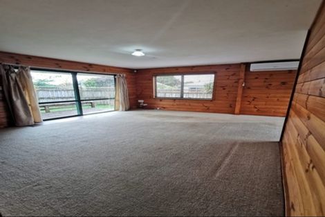 Photo of property in 13a Riserra Drive, Ranui, Auckland, 0612