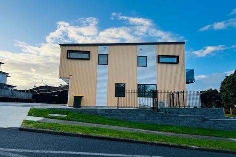 Photo of property in 1/40 Mark Edward Drive, Half Moon Bay, Auckland, 2012