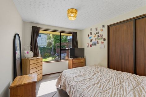 Photo of property in 12 Harkness Place, Avonhead, Christchurch, 8042