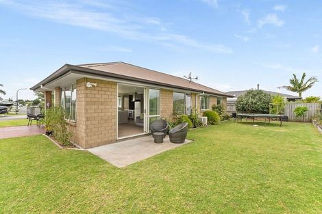 Photo of property in 46 Butterworth Crescent, Papamoa Beach, Papamoa, 3118