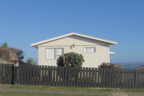 Photo of property in 145 Gloaming Hill, Titahi Bay, Porirua, 5022