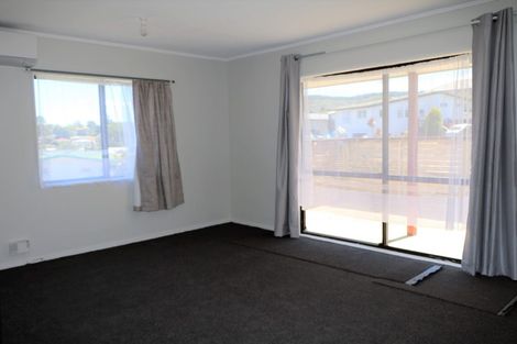 Photo of property in 24 Blueberry Grove, Timberlea, Upper Hutt, 5018